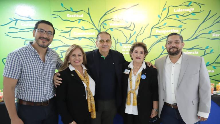 Armando Guzmán, director de Vida y Carrera del Tecmilenio; Liz Benítez, Óscar García, Coco Urrea de Valadés y Marco Antonio Ibarra, director general de Tecmilenio Campus Mazatlán.