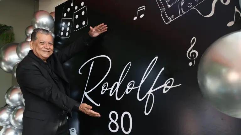Rodolfo Cisneros Enciso feliz el día de su cumpleaños número 80.