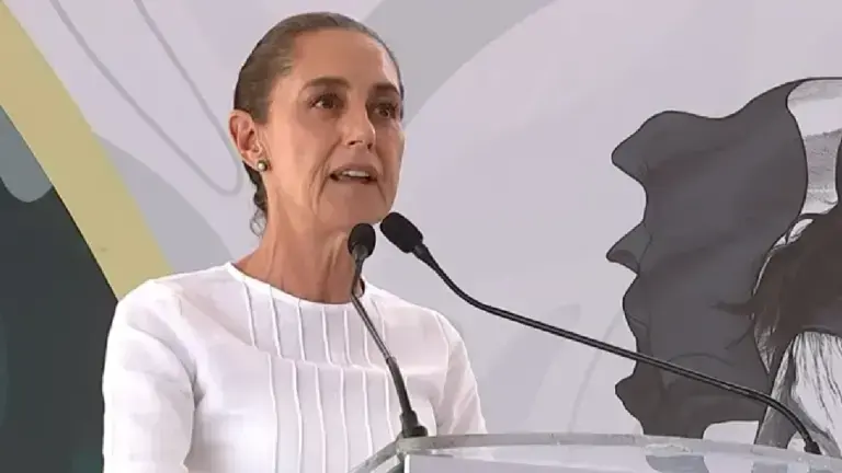 Sheinbaum aseguró que la “4T” defiende la libertad de expresión.