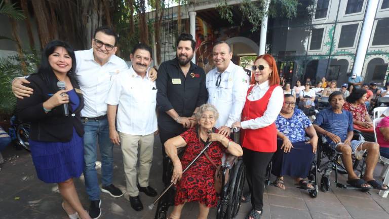 Las 27 sillas de ruedas son entregadas en un acto protocolario realizado en el Museo de Arte.