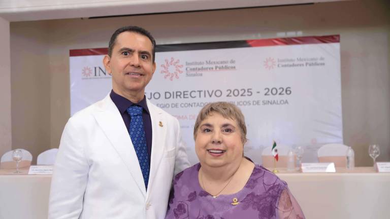 Miguel Ángel Álvarez junto a Teresa Higuera, presidenta saliente.