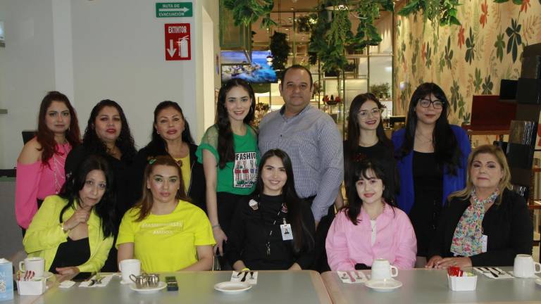 Representantes de las distintas marcas de productos de belleza en Cima invitan al Festival Rendez Vous.
