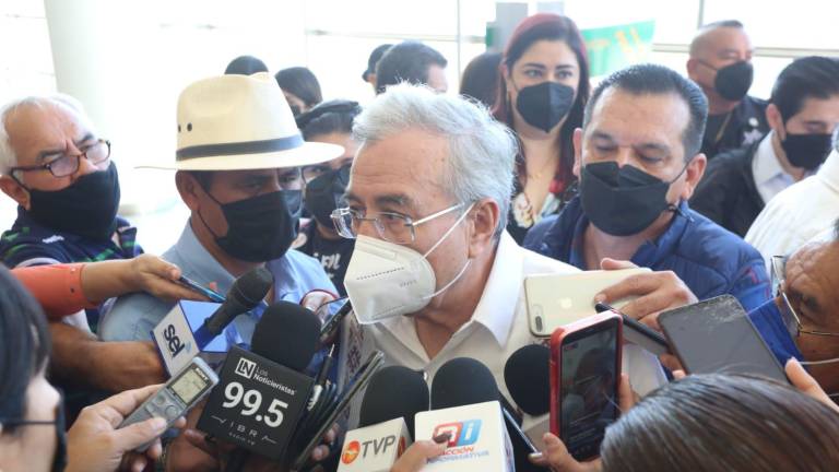 Advierte Rubén Rocha Moya que hay estudiantes rezagados por falta de recursos y tecnología para seguir sus clases a distancia.