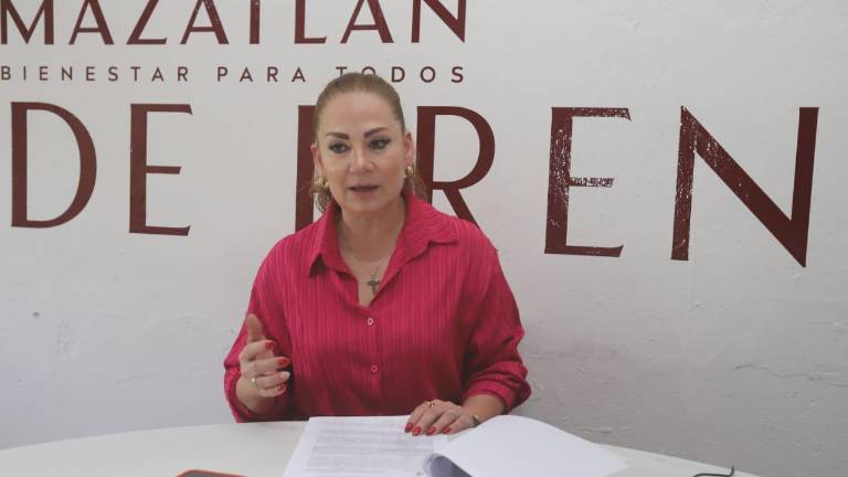 La regidora por el PRI, Maribel Chollet Morán, explicó la propuesta del Gobierno de Mazatlán de reasignación de recursos.