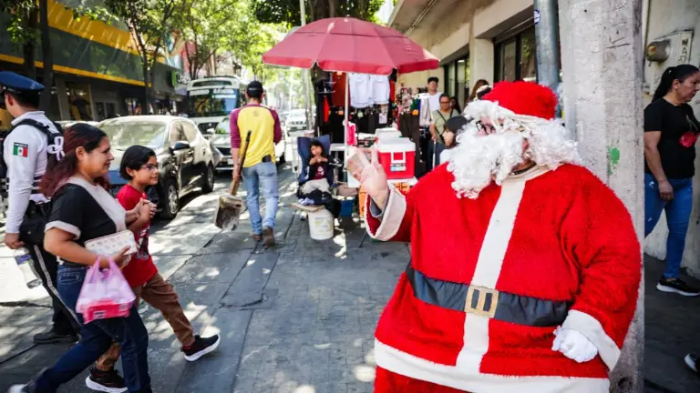 Santa Clos también resiente la crisis en el Centro de Culiacán.
