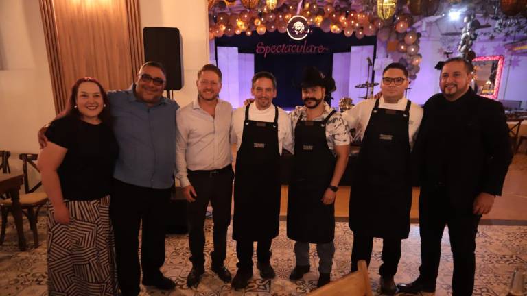 Elena Flores de Farrugia, Luis Miguel Farrugia y Giancarlo Parolari con los chefs Sean Considine, Tony Cabrera y Daniel Lerma, y el sommelier Christian Zapata.