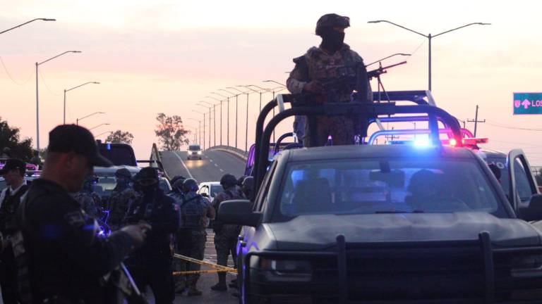 Autoridades confirmaron la muerte de dos policías municipales tras un ataque armado en La Costerita, al sur de Culiacán.