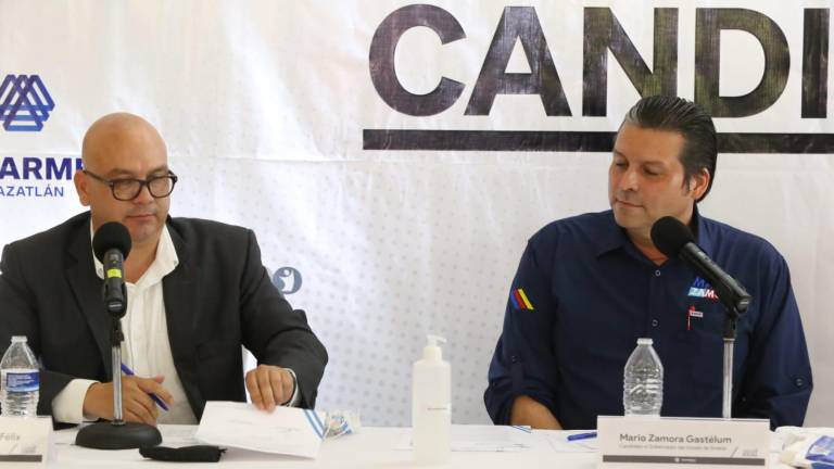 Mario Zamora Gastélum, candidato de la Alianza Va Por Sinaloa, firmó los 10 compromisos que le planteó la Coparmex. En la foto con Jorge García Félix, presidente de la corporación.