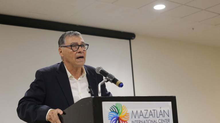 Ernesto Hernández Norzagaray participó en el conversatorio “El Futuro de Mazatlán: ¿Hacia dónde y cómo?”, donde abordó la relación entre economía, seguridad y gobernabilidad.