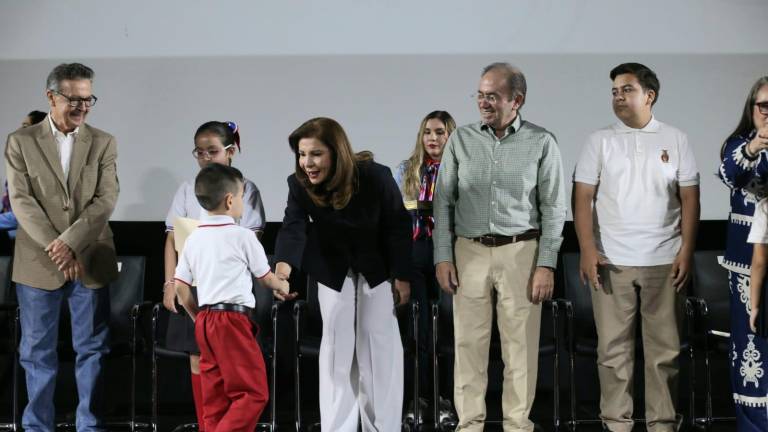 Reconocimiento a estudiantes de Sinaloa que destacaron en la Olimpiada Estatal de Matemáticas.