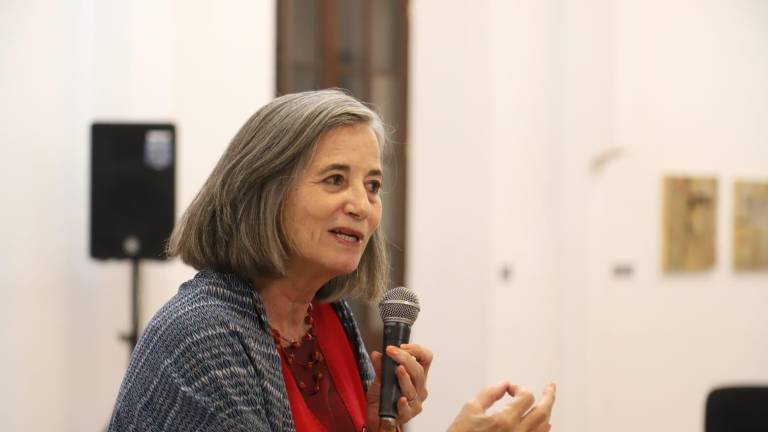 Mónica Lavín presenta en Mazatlán su más reciente novela “La ausencia”.