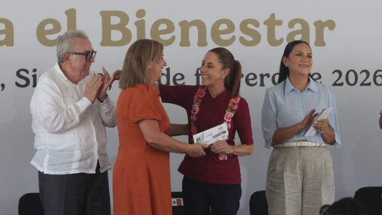 La Presidenta Claudia Sheinbaum encabezó la entrega de tarjetas de programas sociales en en el municipio de San Ignacio.