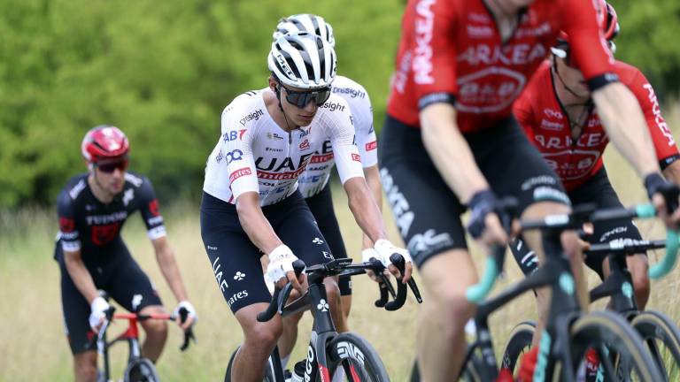 Isaac del Toro, baja sensible para UAE en la Amstel Gold Race.