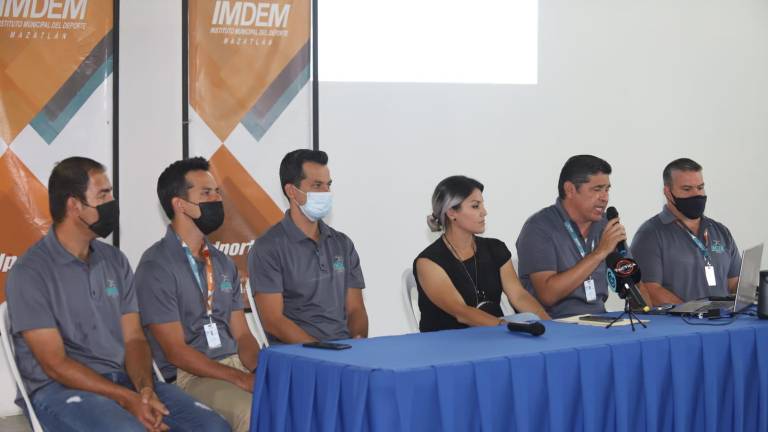 José Ángel Vega da los detalles del curso.