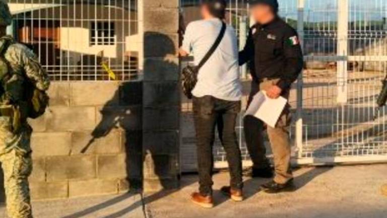 Autoridades federales aseguraron un inmueble tras ejecutar una orden de cateo en Culiacán.