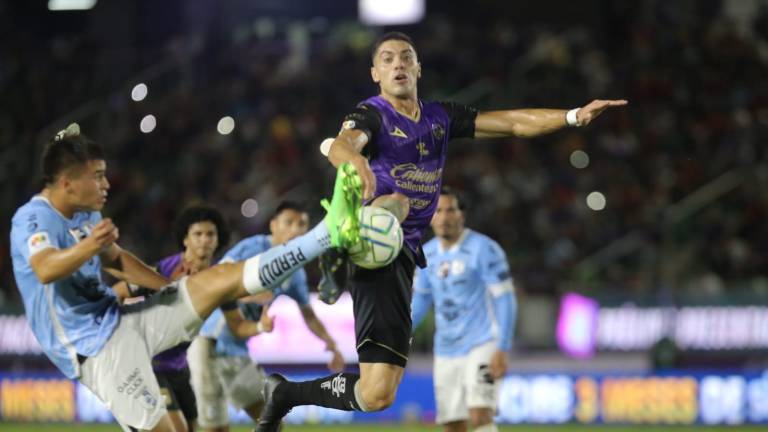 Brian Rubio tuvo la oportunidad para darle los tres puntos a Mazatlán FC, pero no pudo concretar.