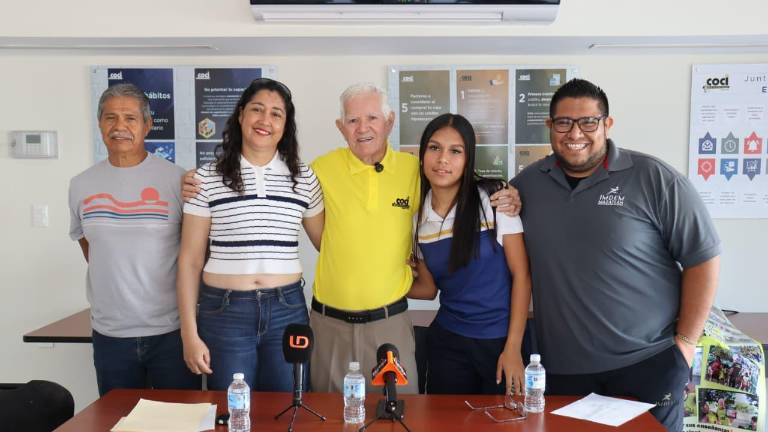 El anuncio oficial se realizó en una conferencia de prensa encabezada por el promotor Victoriano “Calenturas” Álvarez (centro), quien además celebrará su cumpleaños el mismo día del evento.