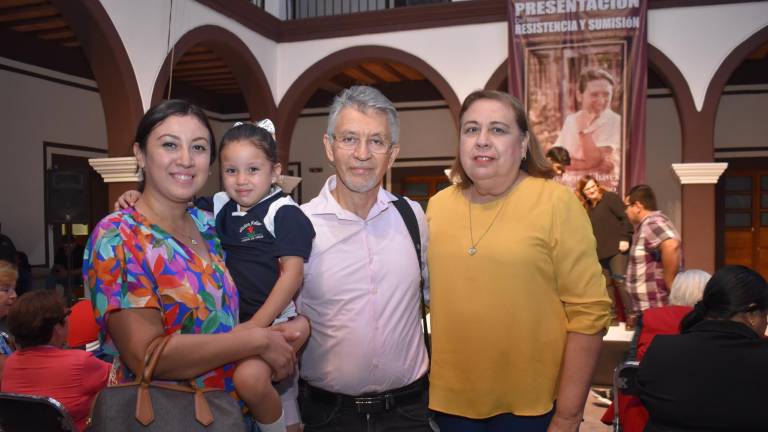 Brinda Arturo Zavala un homenaje póstumo a Magaly Reyes con su nuevo libro