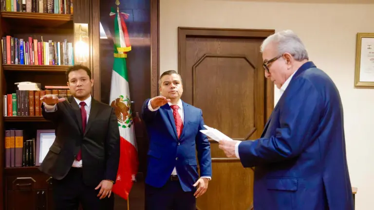 David Eduardo Vargas Rodríguez y Francisco Javier Barrón Aguayo rindieron protesta frente a Rubén Rocha Moya.