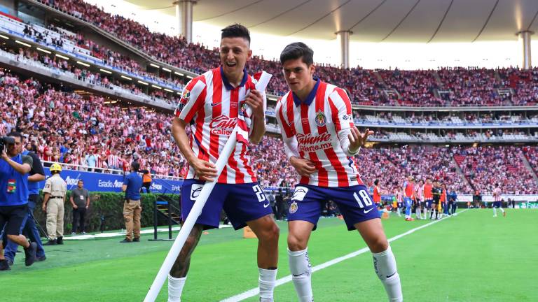 Roberto Alvarado anota sobre el final.