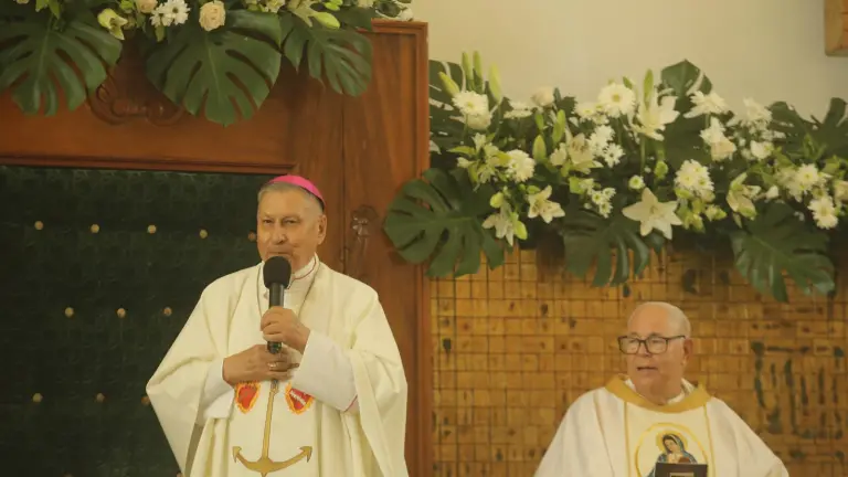 La celebración religiosa fue encabezada por el Obispo Mario Espinosa Contreras, quien durante su mensaje destacó la trayectoria del Padre Horacio.