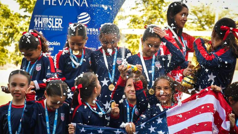 Niñas y niños dieron su máximo esfuerzo en el torneo con causa.