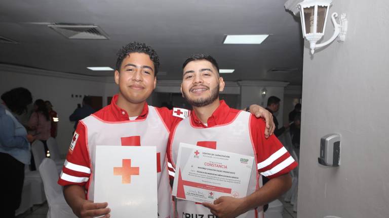 Graduados de Cruz Roja Mazatlán comparten motivaciones y compromiso social.
