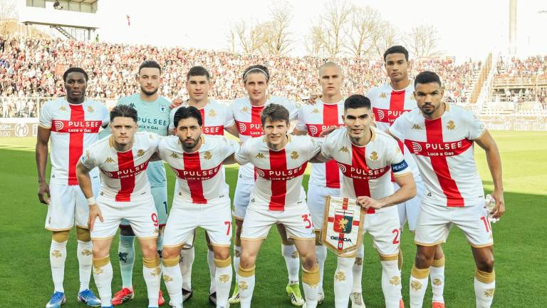 Johan Vásquez fue capitán y pieza clave en defensa del Genoa.