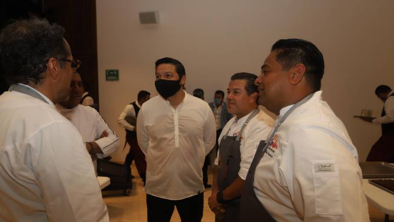 Chefs deleitan con sus recetas a los asistente de A qué sabe Sinaloa