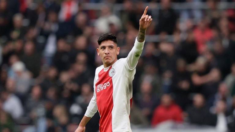 Edson Álvarez se hace presente en el marcador en goleada del Ajax