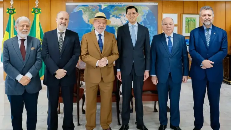 El canciller mexicano, Roberto Velasco Álvarez, y el Presidente de Brasil, Luiz Inácio Lula da Silva, sostuvieron una reunión este jueves.