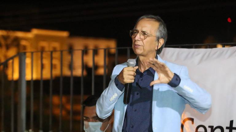 Arturo Santamaría Gómez presentó su libro “El futbolista sinaloense, talento, fuerza y garra”.