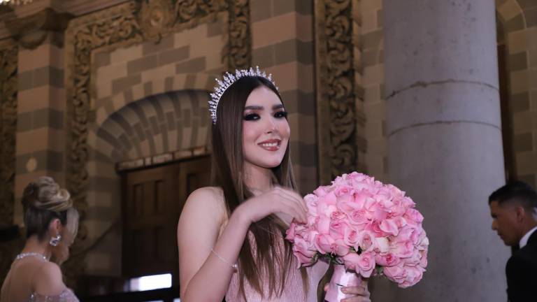 Ivanna Lizárraga Correa festejó en compañía de sus seres queridos sus 15 años de vida.