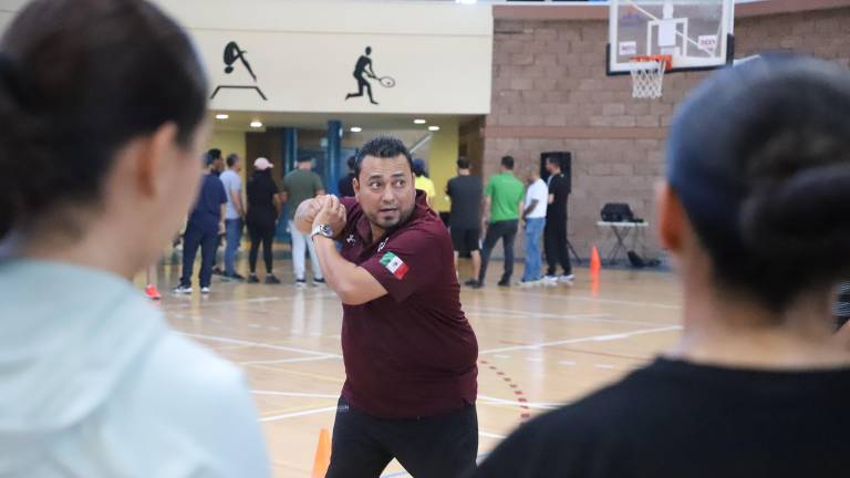 Unos 120 maestros de Educación Física se preparan para incluir la disciplina en los Juegos Escolares 2025-2026.