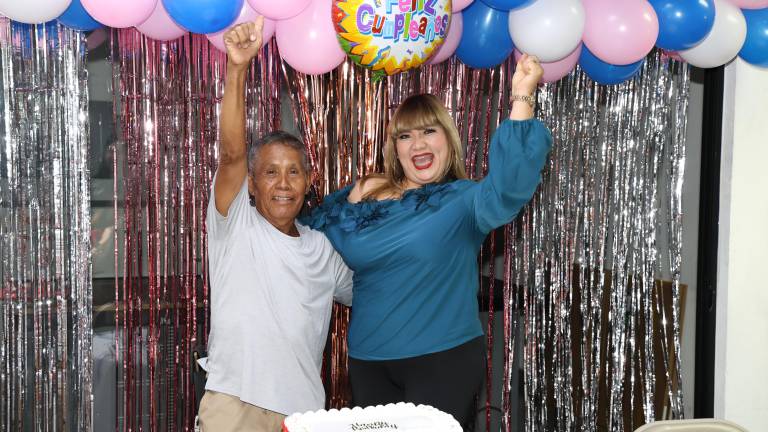 Francisco Santiago y Eloisa Morales celebran un año más de vida junto a sus compañeros de Noroeste Mazatlán.