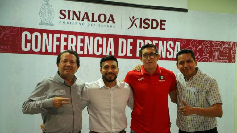 Melecio Angulo, Julio Cascajares, Jorge Benjamín González e Iván Salcedo Barreras presentan el evento.