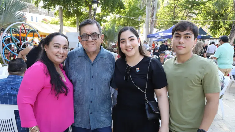 Los Kelly Mellado: Adela, Rodolfo, Grace y Rodolfo.