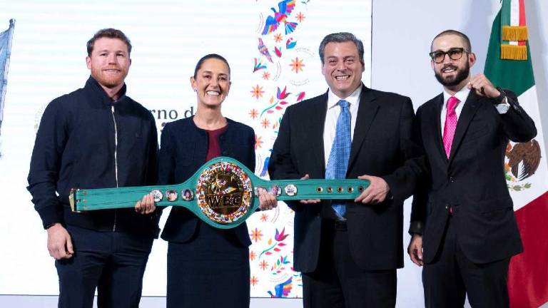 Saúl “Canelo” Álvarez visitó a la presidenta Claudia Sheinbaum durante su conferencia de prensa matutina para dar el anuncio.