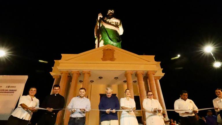 El Gobernador Rubén Rocha Moya y el Presidente Municipal José Paz López Elenes, inauguraron el Parque Mirador de Badiraguato.