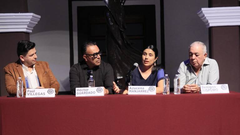 El panel de Periodismo Cultural se realizó en el Centro Sinaloa de las Artes Centenario.