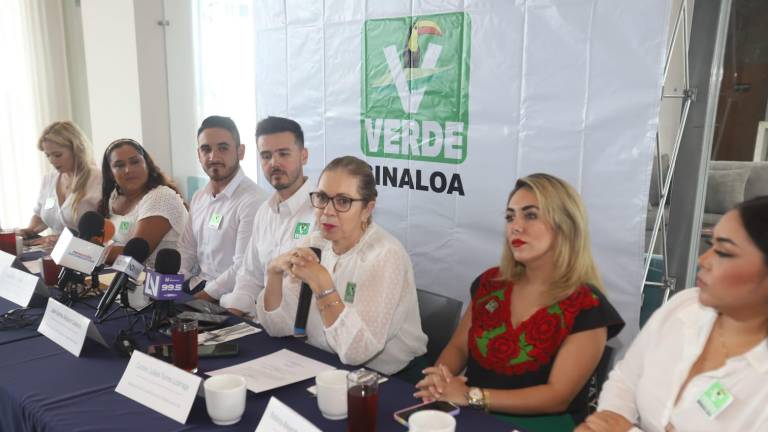 Integrantes del Partido Verde Ecologísta de México en rueda de prensa.