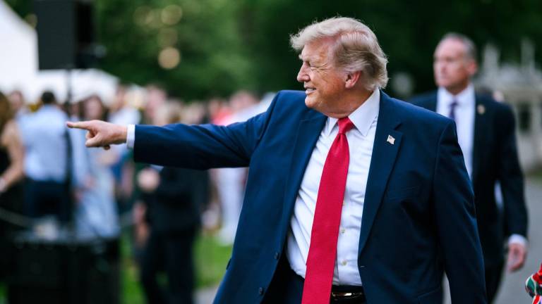 El Presidente de Estados Unidos firmó una nueva orden ejecutiva en la que se ordena restringir los servicios financieros a migrantes.