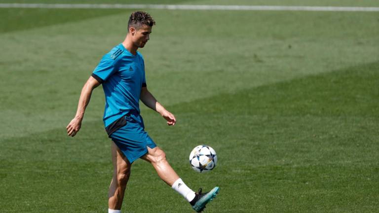 Cristiano Ronaldo entrena en las instalaciones del Real Madrid