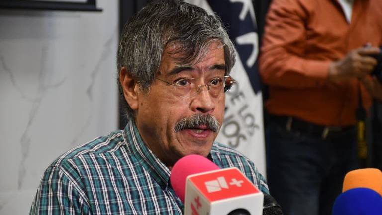 Óscar Loza Ochoa habla sobre el desplazamiento forzado en Sinaloa.