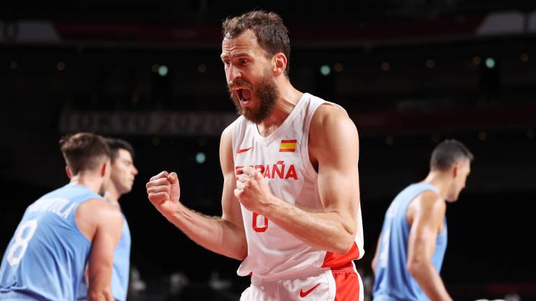 España pasa a cuartos de final en el baloncesto olímpico y deja a Argentina en problemas