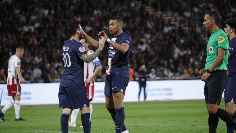 Lionel Messi y Kylian Mbappé llevan al PSG a la victoria.