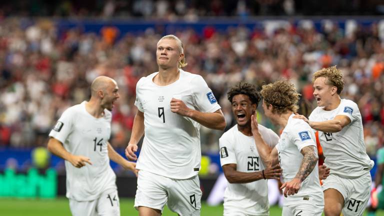 Erling Haaland pareció cuando Noruega más lo necesitaba y metió a la selección a los octavos de final.