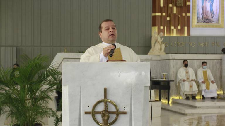 El Padre Miguel Ángel Soto agradece el apoyo dado al Templo del Carmen donde brinda desayunos y comidas a indigentes.