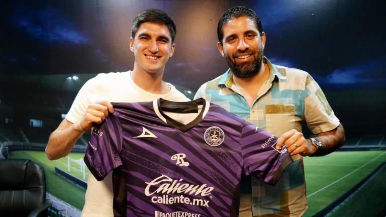 Gustavo del Prete (izq.) ya está en el puerto.