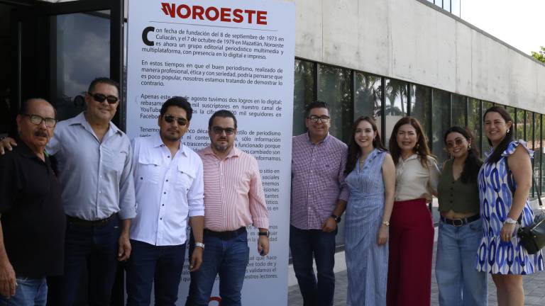 Autoridades del Tec de Monterrey, directivos y fotoperiodistas de Noroeste participan en la inauguración.